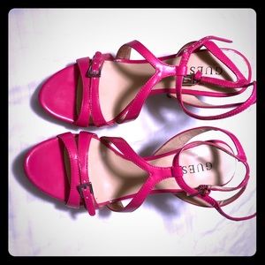 GUESS Platform Pumps